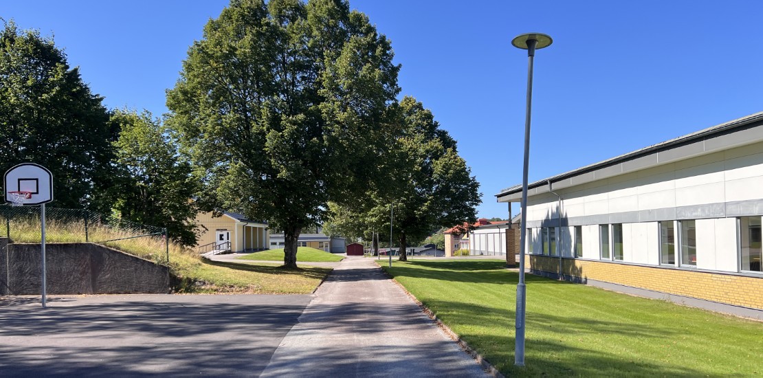 Mogaskolan 3 - gångväg baksida